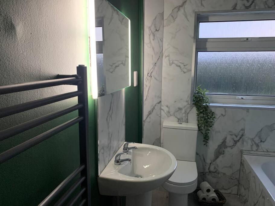 Tenby House For 6 With 2 Parking Spaces Extérieur photo